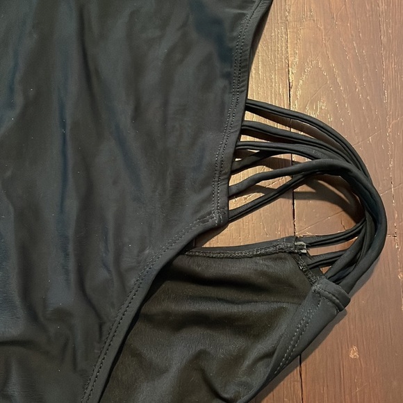 Women's Tobi Fine Line Strappy One Piece Swimsuit Large - Picture 7 of 15